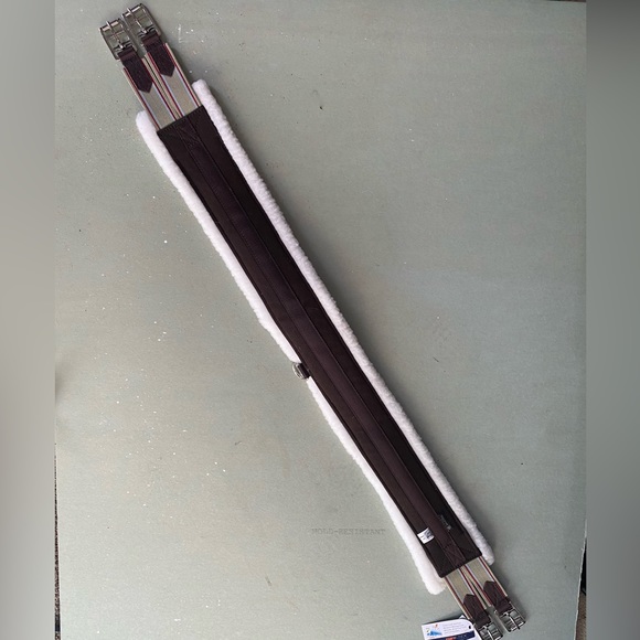 NWT Smartpak English Girth 48” fuzzy - Picture 1 of 4